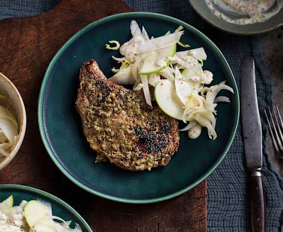Chuletas de cerdo con ensalada de manzana al vacío