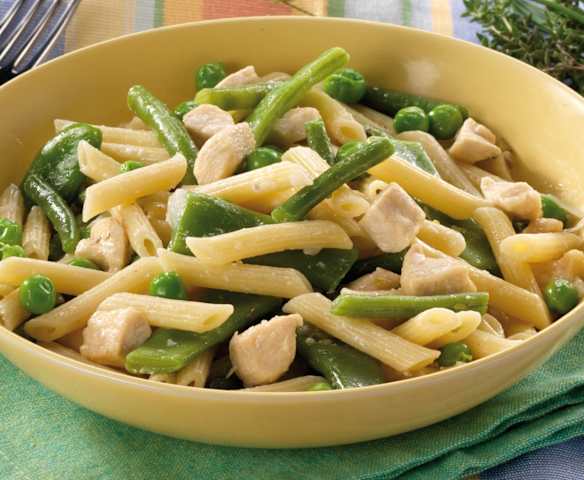 Pennette ai legumi e tocchetti di pollo