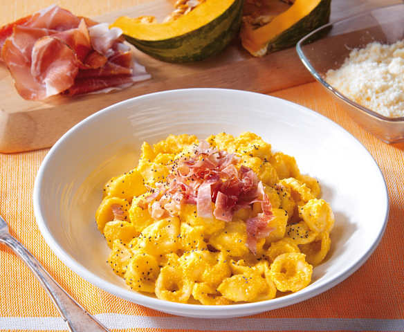 Orecchiette con crema di zucca e speck