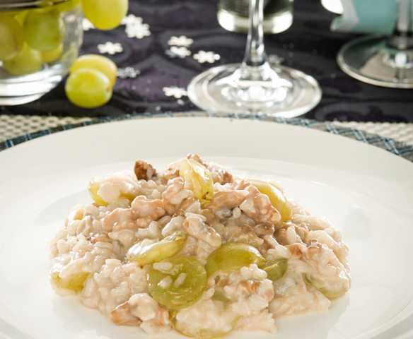 Risotto con nueces, uvas y gorgonzola