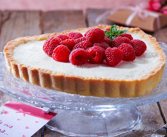 Crostata ricotta, cioccolato bianco e lamponi