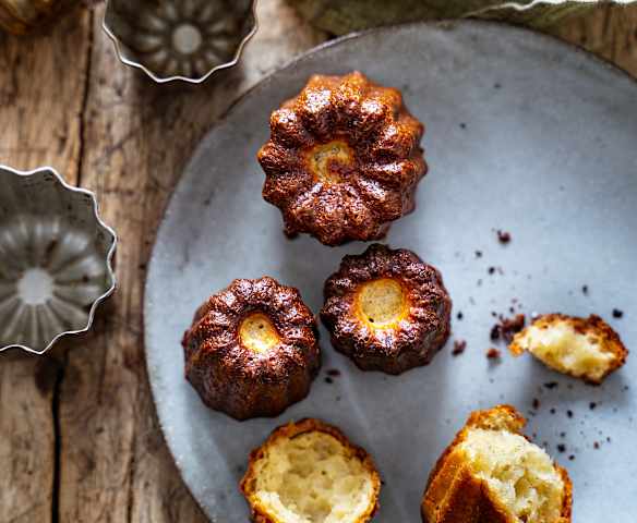 Cannelés bordelais