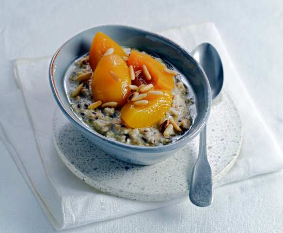 Porridge mit gedämpftem Pfirsich