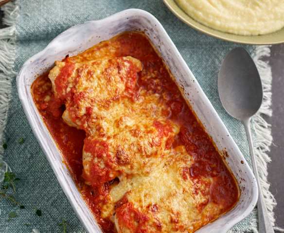 Überbackene Hühnerbrust in Tomatensauce mit Erdäpfelpüree
