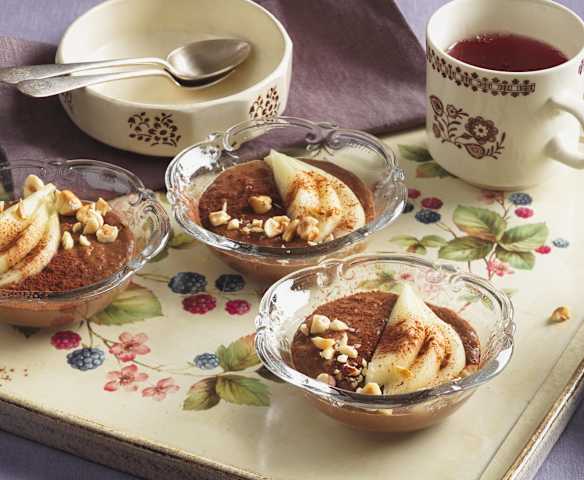 Schokoladiges Grießkoch mit Birne (Grießbrei, glutenfrei) Schokoladiges Grießkoch mit Birne (Grießbrei, glutenfrei)