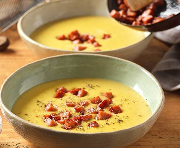 Erdäpfelcremesuppe mit Leberkäse-Croutons Erdäpfelcremesuppe mit Leberkäse-Croutons