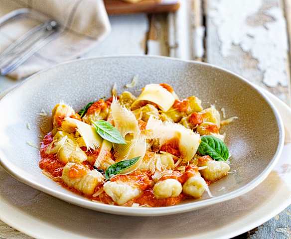 Ñoquis con salsa rosa