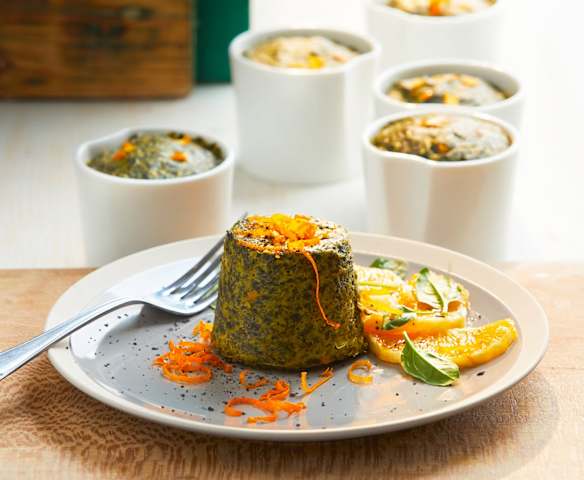 Tortini al cavolo nero, peperoncino e arancia Tortini al cavolo nero, peperoncino e arancia