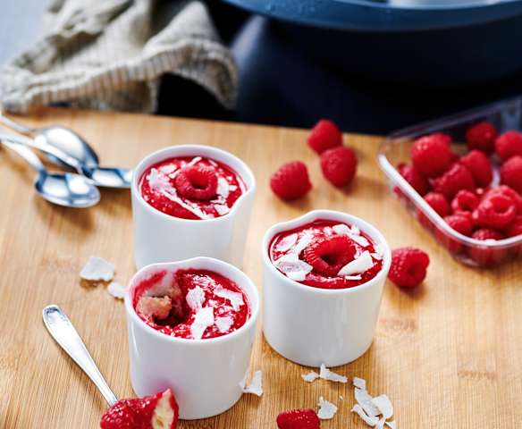 Kokos-Cheesecakes mit Himbeeren