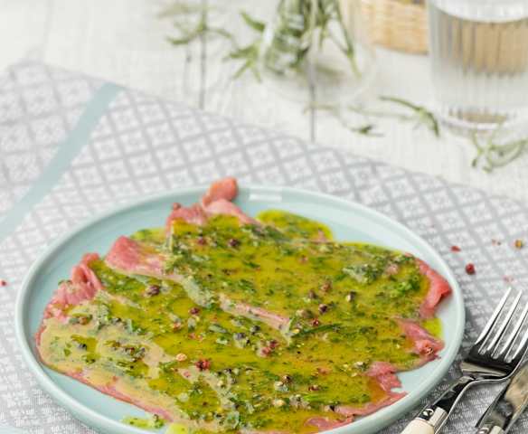 Carpaccio di manzo marinato alle erbe Carpaccio di manzo marinato alle erbe