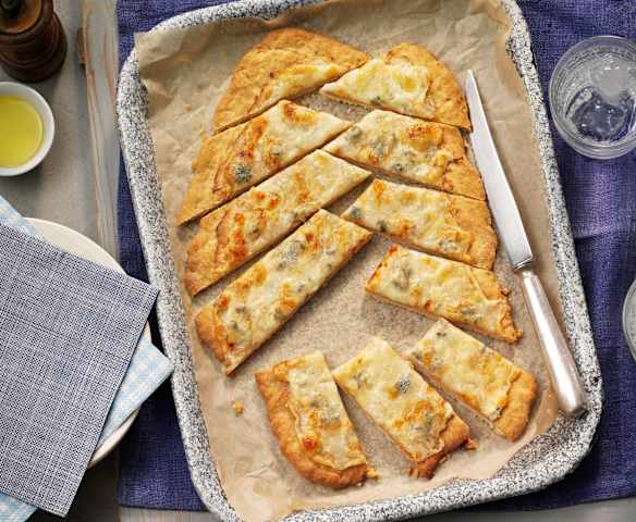 Pan de cuatro quesos para compartir