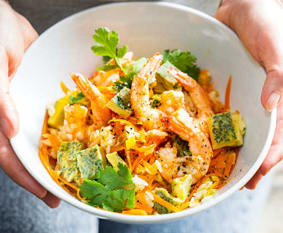 Riz frit aux légumes, omelette et crevettes Riz frit aux légumes, omelette et crevettes
