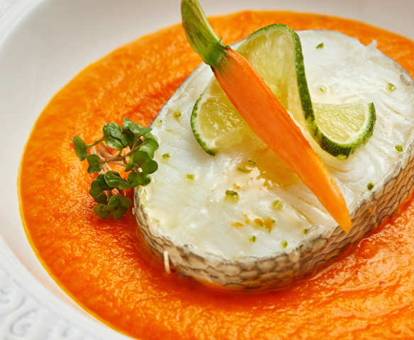 蒸鳕鱼配胡萝卜香茅泥