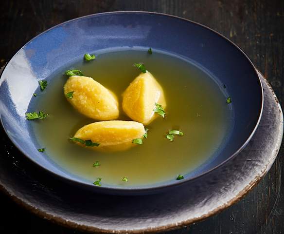 Grießnockerl (gnocchi di semolino austriaci) Grießnockerl (gnocchi di semolino austriaci)