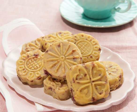 Cranberry Mung Bean Cake