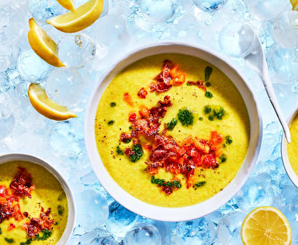 Gelbe Gazpacho mit Bacon-Chips Gelbe Gazpacho mit Bacon-Chips