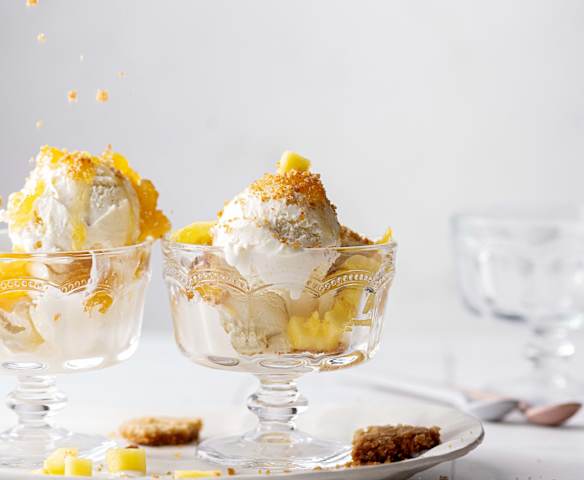 Gelato al cocco e ananas con biscotti allo zenzero (senza lattosio)