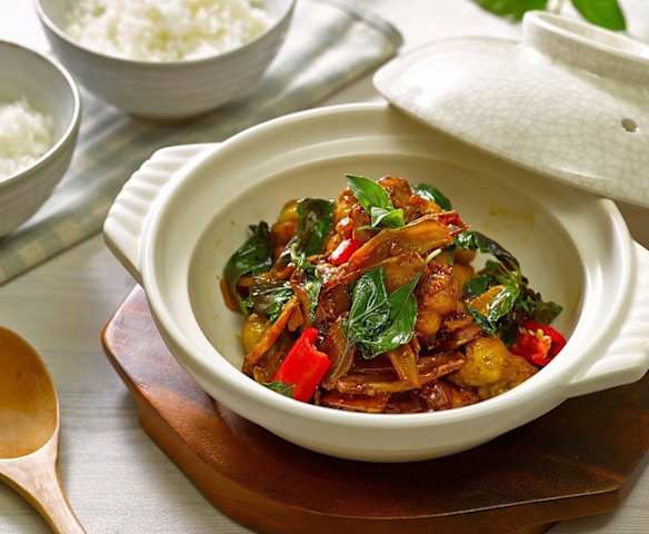 San bei ji (three cup chicken) San bei ji (three cup chicken)