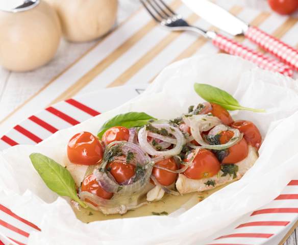 Filetti di halibut con cipolla di Tropea e pomodorini