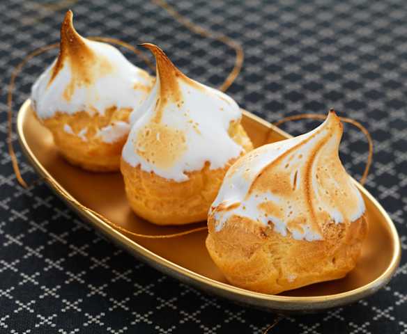 Choux meringués aux fruits de la Passion