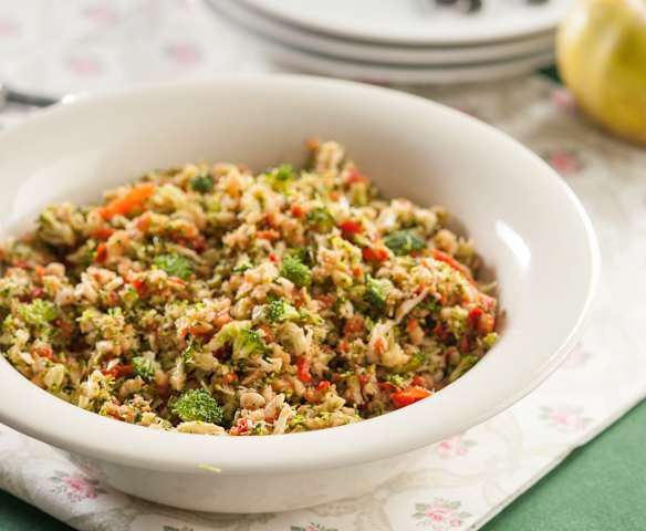 Ensalada de brócoli, morrón y manzana