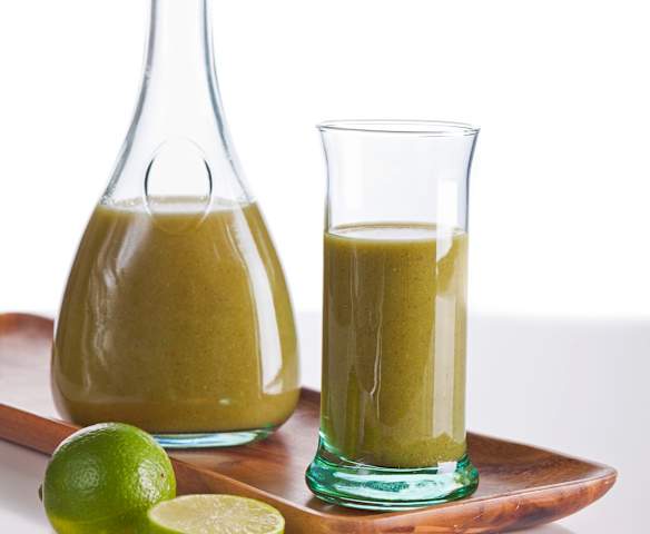 Sumo de alface, uva e kiwi