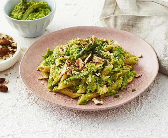 Pasta integrale con salmone e crema di asparagi Pasta integrale con salmone e crema di asparagi