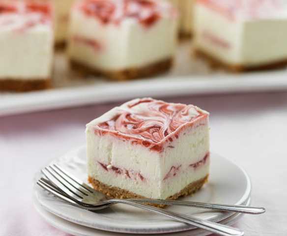 Quadrados marmoreados de morango