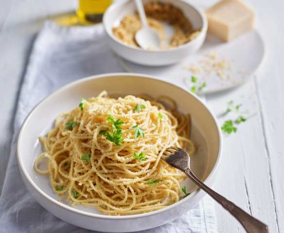Spaghetti aglio, olio, peperoncino e pangrattato aromatizzato