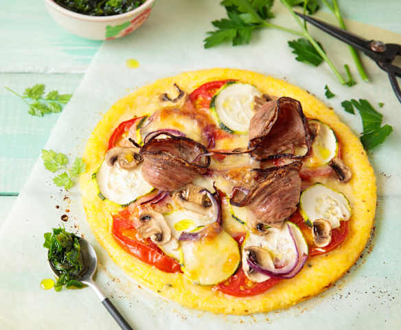 Pizza de polenta à l'andouille