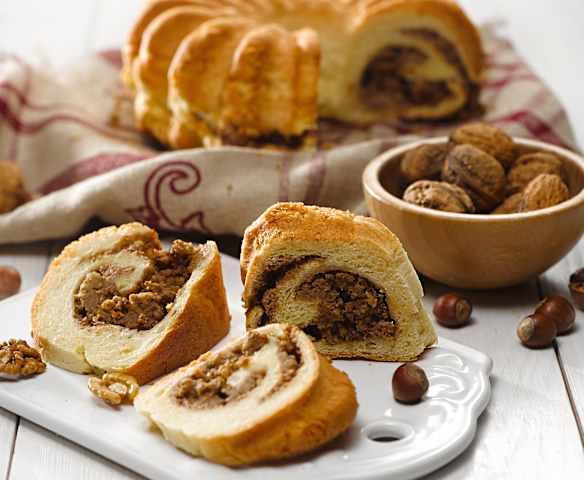 Kynutá bábovka s ořechy (bez cukru)