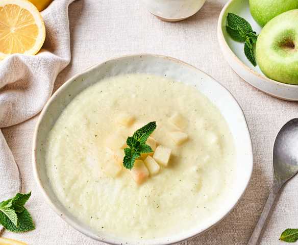 Crema fría de melón y manzana al aroma de limón y menta