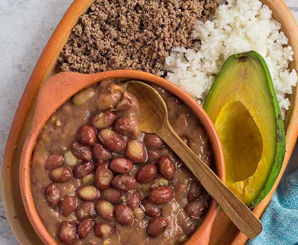 Frijoles verdes con carne en polvo