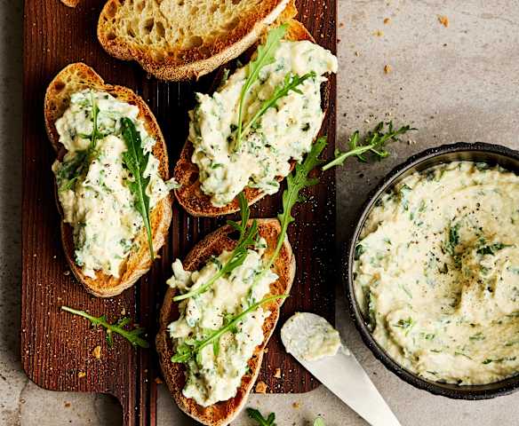 Bruschetta mit Huhn-Rucola-Creme Bruschetta mit Huhn-Rucola-Creme