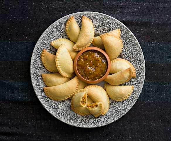 Vegetable filled pastries (Lukhmi)