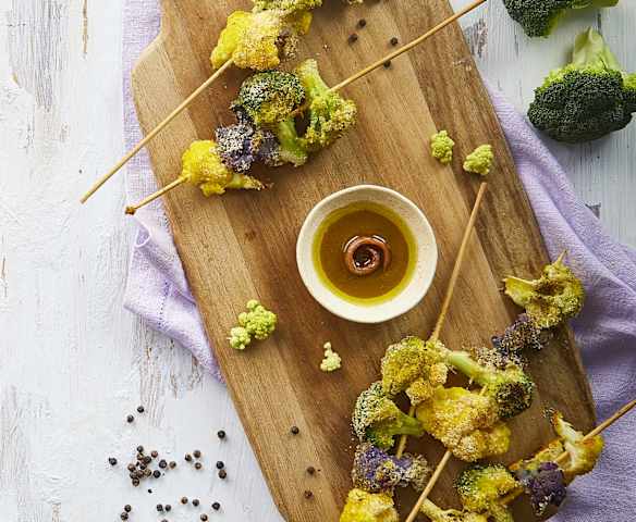 Spiedini gratinati ai tre cavolfiori con bagnacauda