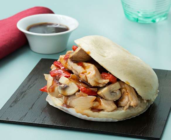 Panes al vapor con pollo teriyaki