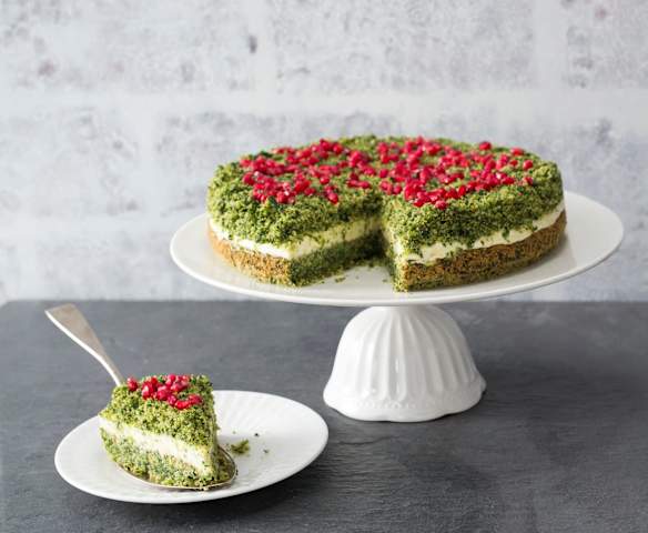 Spinach and lemon cake