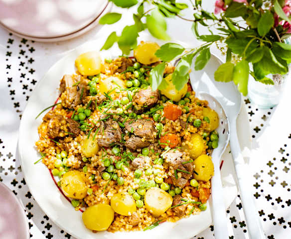 Mijoté d'agneau, pommes de terre, petits pois, carottes et fregola sarda Mijoté d'agneau, pommes de terre, petits pois, carottes et fregola sarda