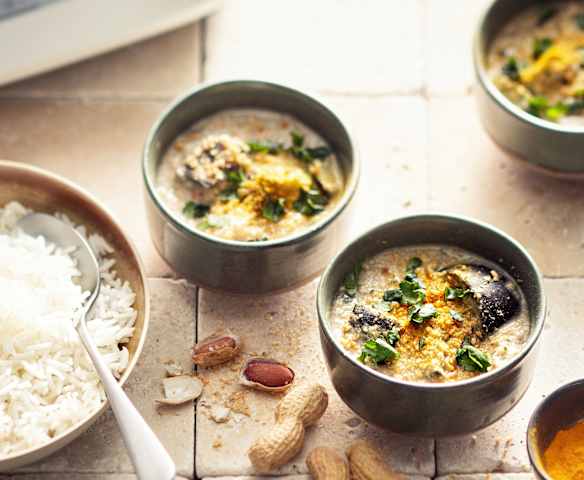 Vinete în sos de nucă de cocos și arahide cu orez basmati