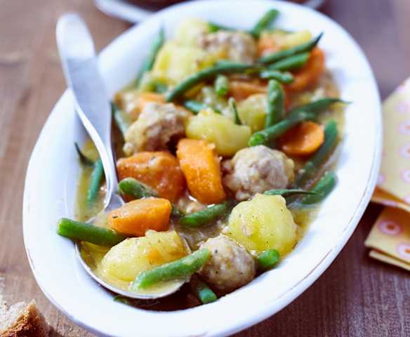 Bohnen-Möhren-Eintopf mit Fleischklößchen