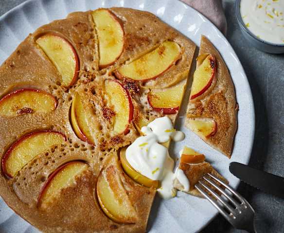 Buchweizen-Pfannkuchen mit Äpfeln