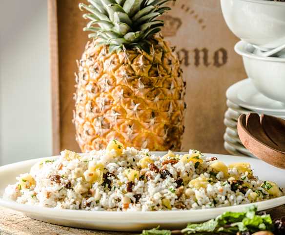 Rýžový salát s ananasem a ořechy