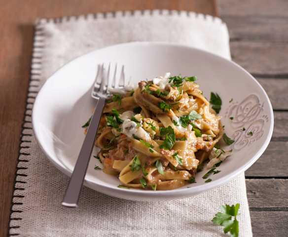 Tagliatelle z wołowiną i gorgonzolą (Ragù bianco)