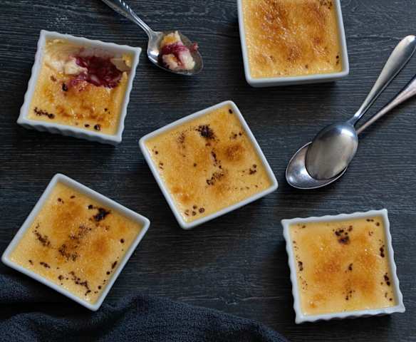 Rhubarb and ginger crème brûlée