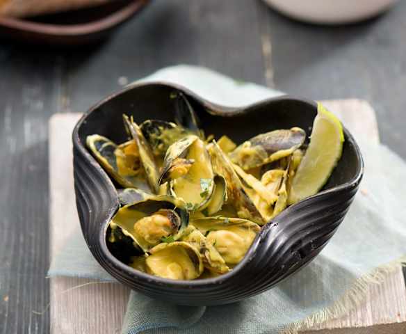 Małże w mleku kokosowym i curry