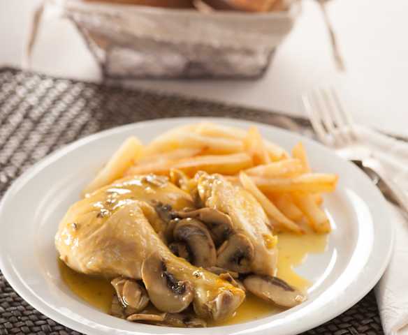 Pollo al azafrán con champiñones