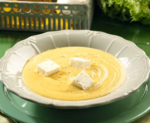 Crema de escarola con queso feta