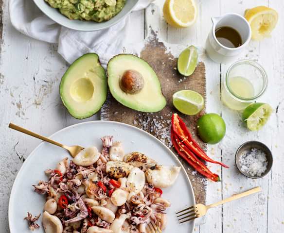 Salada de lulas grelhadas com guacamole Salada de lulas grelhadas com guacamole