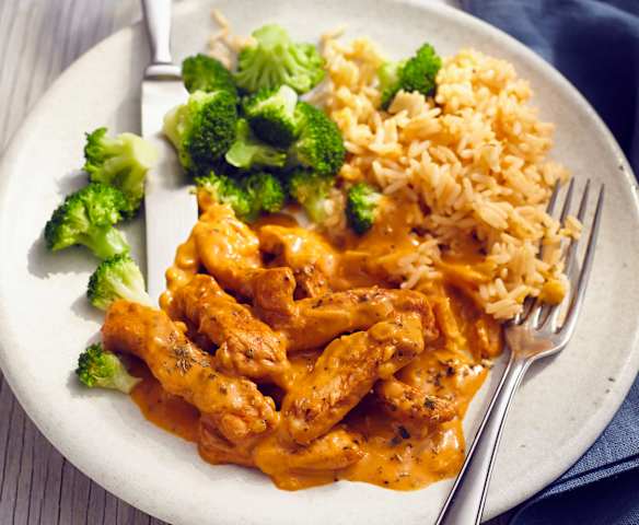 Schweinegeschnetzeltes mit Reis und Brokkoli Schweinegeschnetzeltes mit Reis und Brokkoli